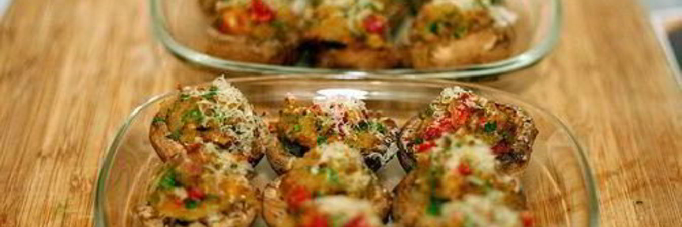 Грибы, фаршированные вялеными помидорами