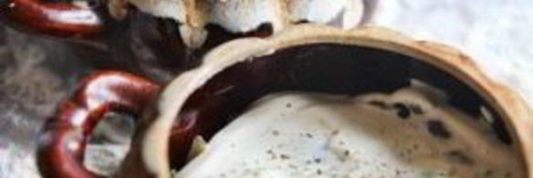 грибы в горшочке со сметаной