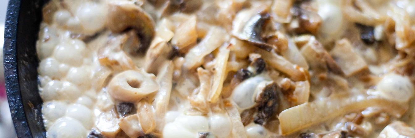 Грибы в сметане