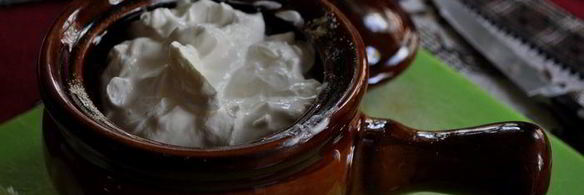 грибы, запеченные в сметане с луком