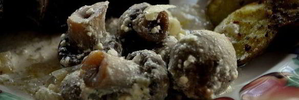 грибы, запеченные в сметане с луком