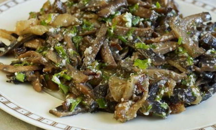 Рецепт грибов, жаренных с орехами