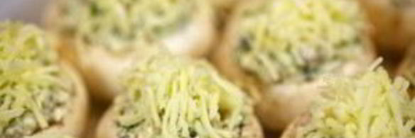 шампиньоны, фаршированные курицей и сыром