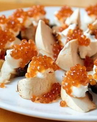 Шампиньоны с красной икрой