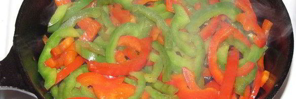 шампиньоны с куриным филе и сладким перцем по-муромски