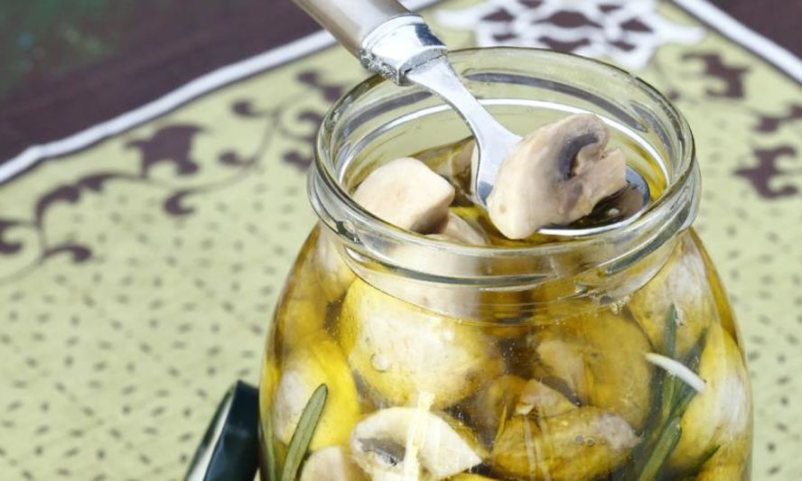 Рецепт шампиньонов с розмарином и чесноком