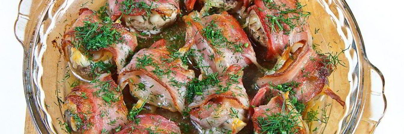 Шампиньоны в беконе в духовке