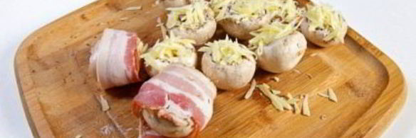 шампиньоны в беконе в духовке