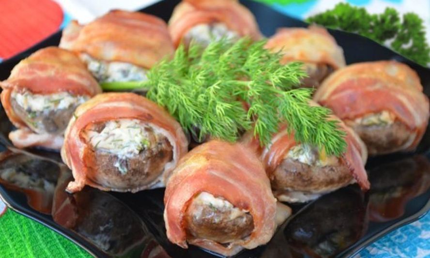 Рецепт шампиньонов запеченных в беконе в духовке