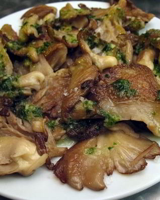 Тушенные грибы сыроежки с рисом