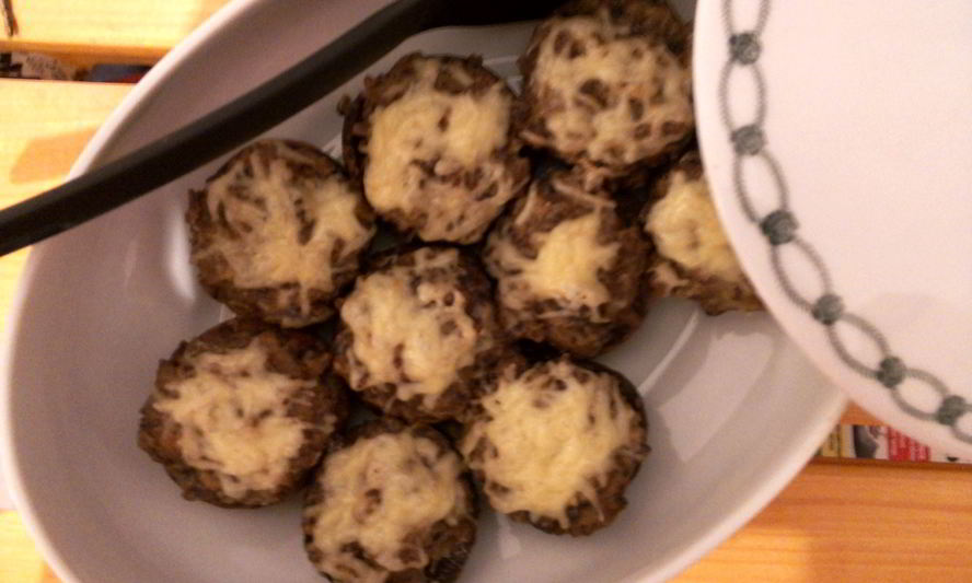 Рецепт запеченные шампиньоны, фаршированные курицей и луком