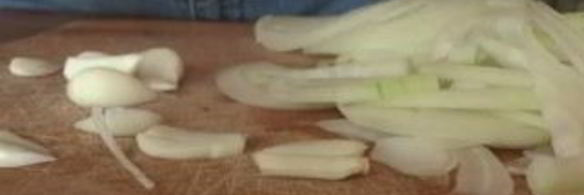 жареные грибы лисички с чесноком в сливочном масле