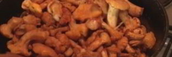 жареные грибы лисички с чесноком в сливочном масле