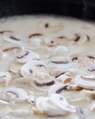 Жареные грибы со сливками