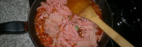 гуляш из колбасы