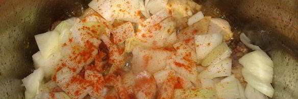 гуляш из красной фасоли и курицы