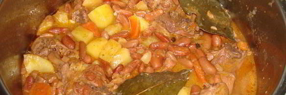 гуляш из красной фасоли и курицы