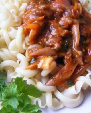 Гуляш из рыбы с грибами по-русски