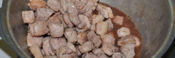 гуляш из свинины с вином