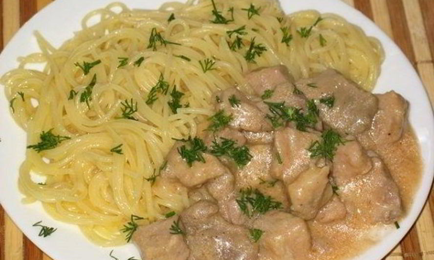 Рецепт гуляша из свинины со сметаной