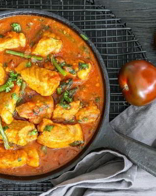 Гуляш из свиной лопатки с помидорами и зеленой фасолью