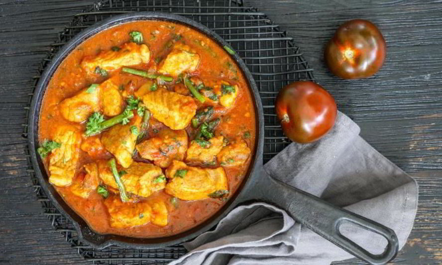 Рецепт гуляша из свиной лопатки с помидорами и зеленой фасолью