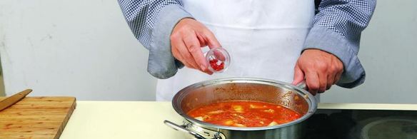 гуляш из свиной лопатки с помидорами и зеленой фасолью