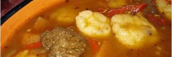 гуляш на вине, с картофелем и чипетками