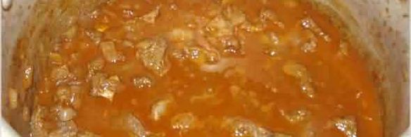 гуляш на вине, с картофелем и чипетками