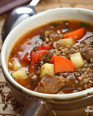 Гуляш с гречкой