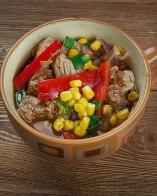 Гуляш с кукурузой