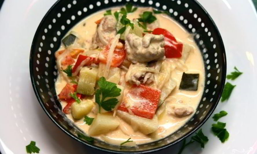 Рецепт гуляша в сметанном соусе