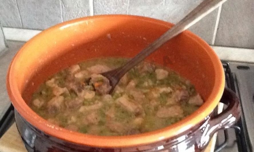 Рецепт спеццатиного — итальянского гуляша с зеленым горошком