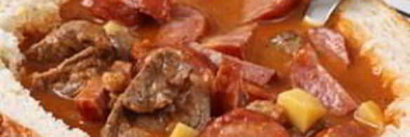 суп-гуляш в хлебе