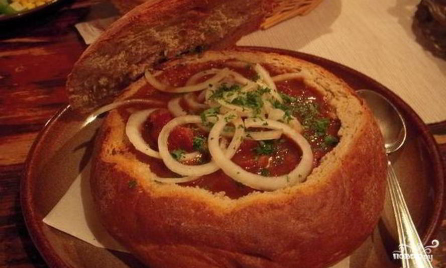 Рецепт венгерского супа-гуляша в хлебе