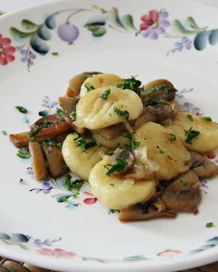 Картофельные ньокки с грибами
