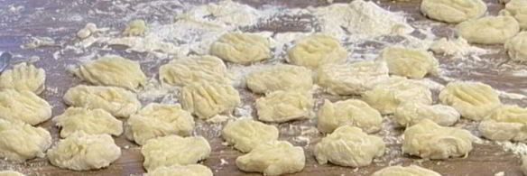 картофельные ньокки с соусом из помидоров и базиликом