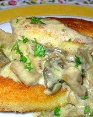 Котлеты из картофеля под сметанно-грибной подливкой