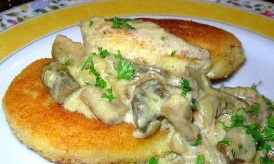 Рецепт котлет из картофеля под сметанно-грибной подливкой