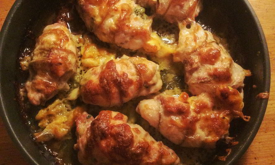 Рецепт котлет из куриных бедер со шпинатом, сыром и чесноком