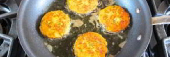 котлеты из лосося с луком