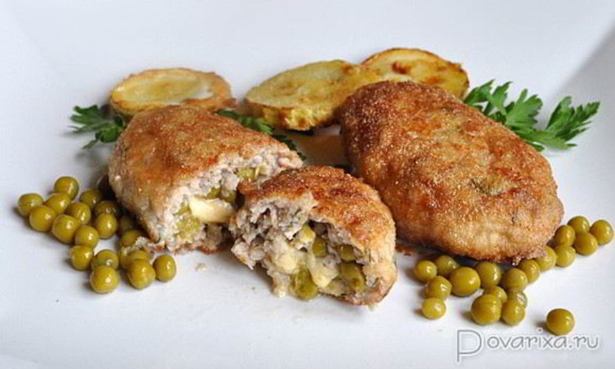 Рецепт котлет мясных с горошком и сыром