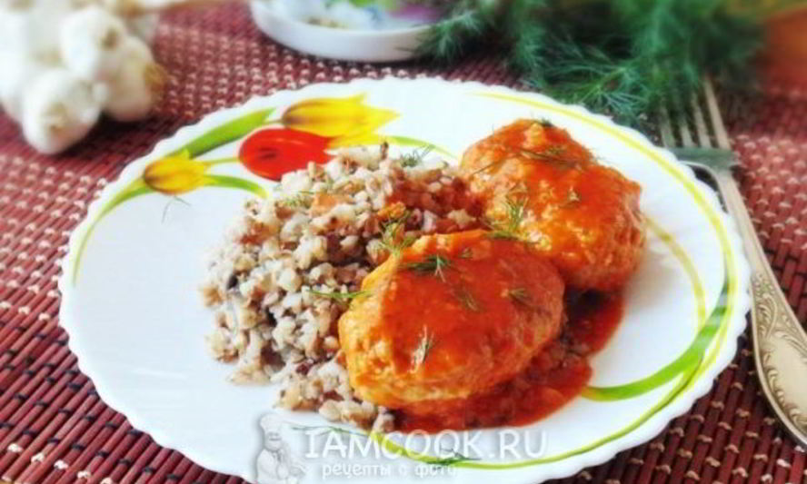 Рецепт котлет с рисом и чесноком в томатном соусе