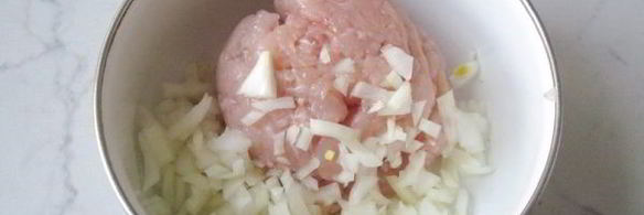 котлеты с рисом и чесноком в томатном соусе