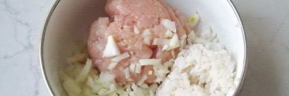 котлеты с рисом и чесноком в томатном соусе