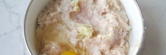 котлеты с рисом и чесноком в томатном соусе