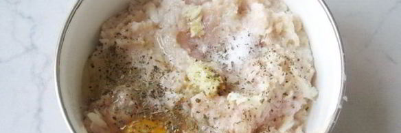 котлеты с рисом и чесноком в томатном соусе