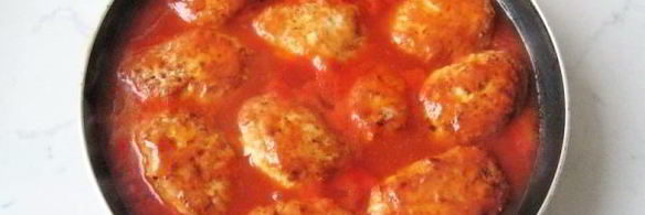 котлеты с рисом и чесноком в томатном соусе