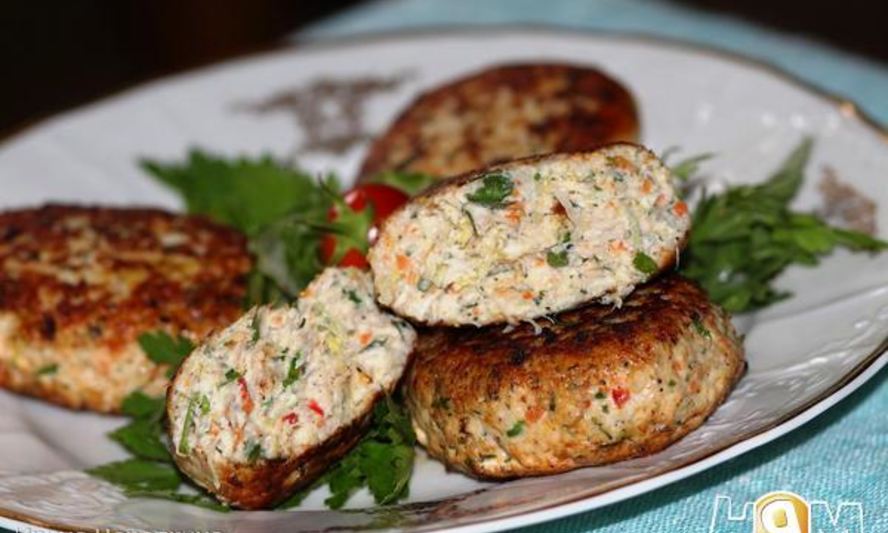 Рецепт куриных котлеток с овощами и творогом