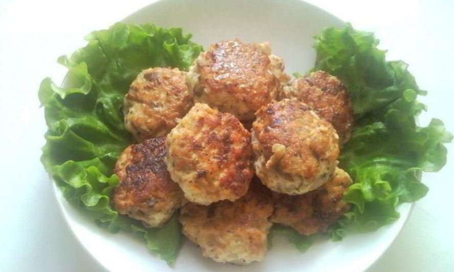 Рецепт куриных котлет с грибами и зеленым базиликом